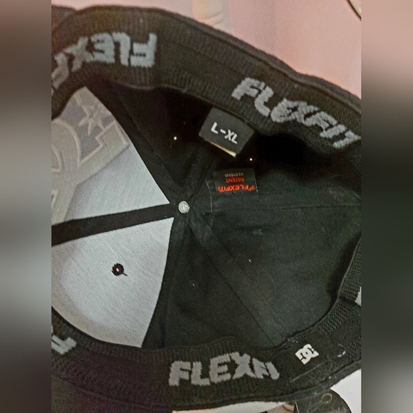 DC Flexfit Hat Black Green Logo L-XL - Picture 4 of 6